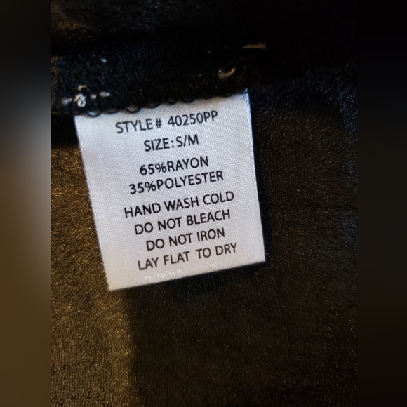 Bobbi Rocco Los Angeles Smocked Sleeves Top - Picture 6 of 8